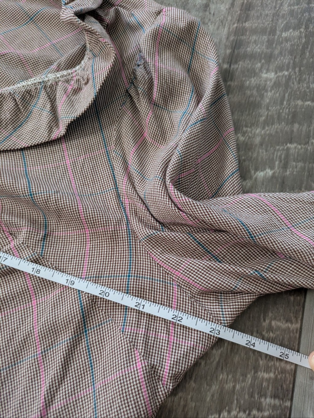 Crown & Ivy Shirt Womens 1X Tan Plaid Ruffle Split Neck Tunic Long Sleeve - Picture 9 of 9